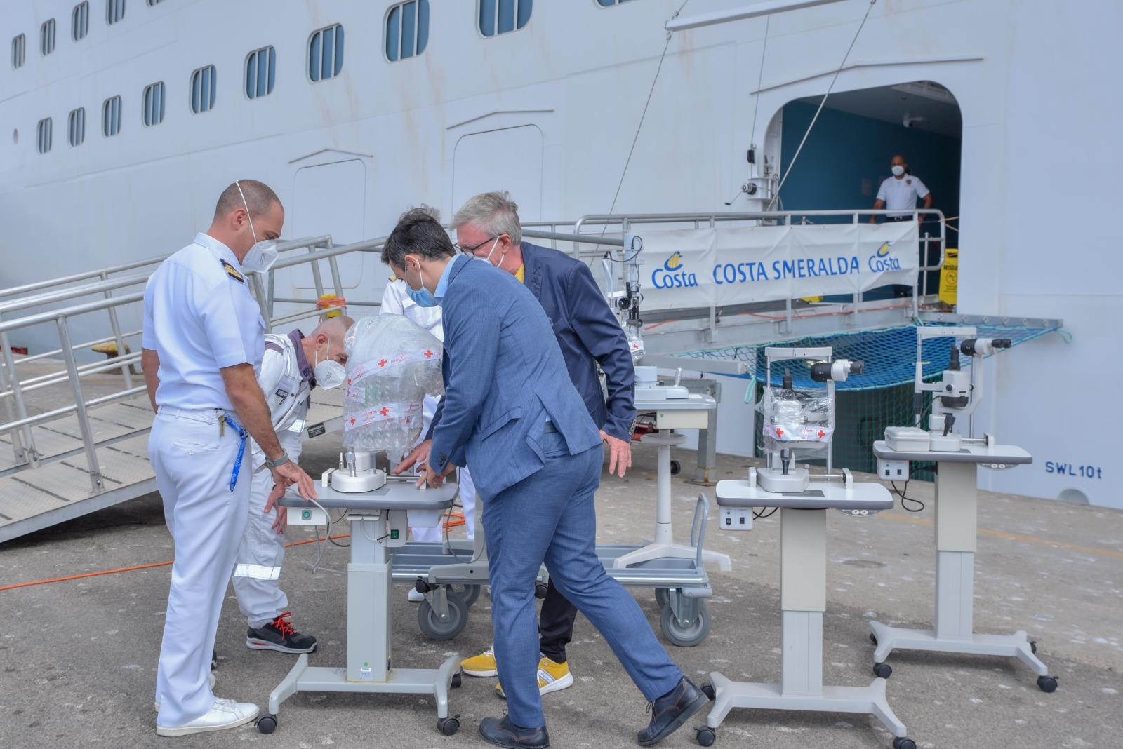World Medical Aid e Costa Crociere dona a World Medical Aid 5 Lampade a fessura